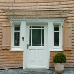 Haustüre in Holz, Oberfläche weiß